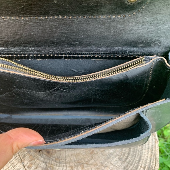 Gorgeous vintage genuine leather black cross body bag - Picture 9 of 16